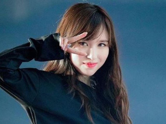Mina (TWICE).