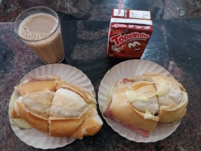 Pãos mistos, café e toddynho!! A combinação perfeita!