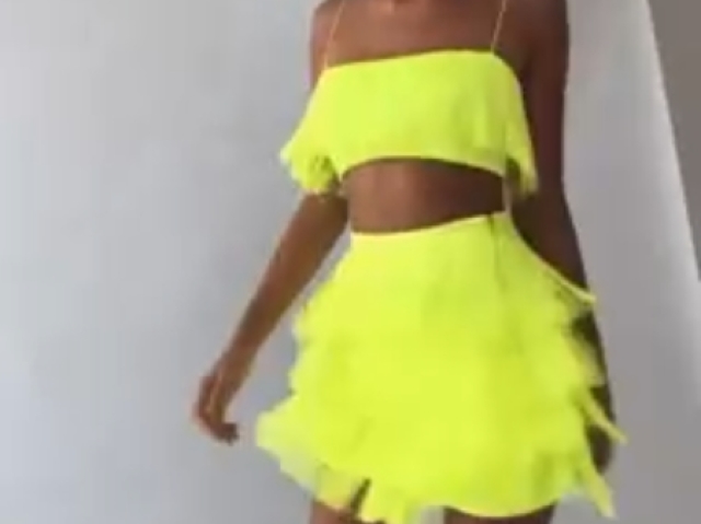 Cropped e saia neon