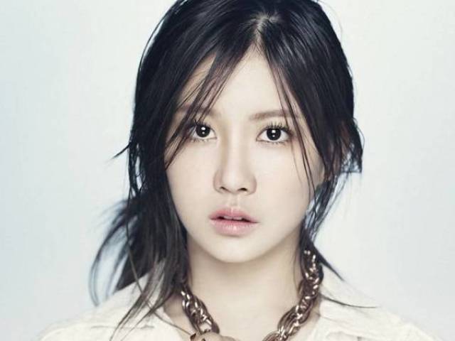 Dahee (ex GLAM).