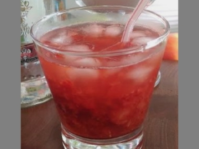 Caipirinha de morango sem álcool