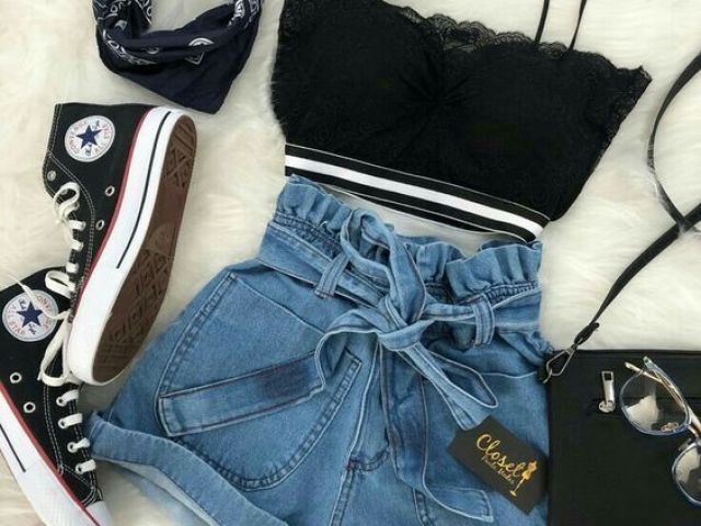 Essa cropped linda com esse tênis e shortinho