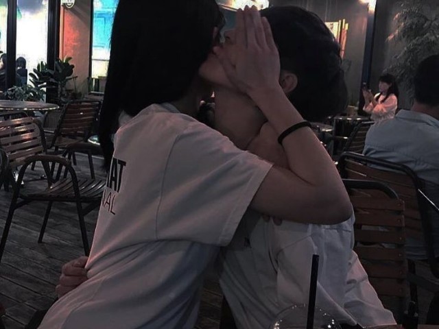 Como nossa fome não acaba, fomos em um restaurante
(Boy/girl)