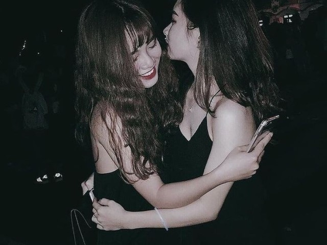 Fomos à uma festa com nossos amigos
(Girl/girl)