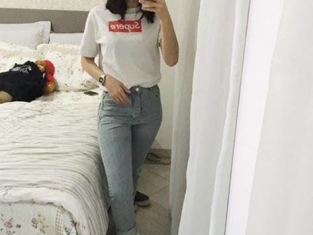 Calça + blusa= segredo nenhum.