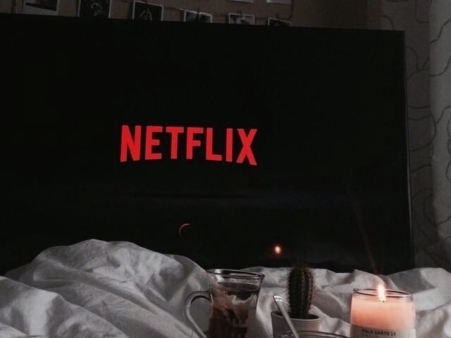 Ver Netflix e descontrair