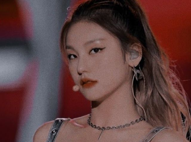 Ser convidada para fazer um dance video com a Yeji (ITZY)