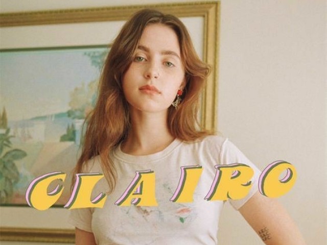 Clairo (ou mxtoon,girl in red..)