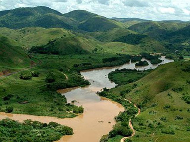 Rio Em Um Vale