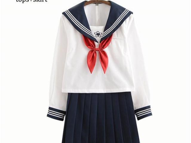 E se eu fosse com meu uniforme?Vai que eu precise ir para a escola novamente?