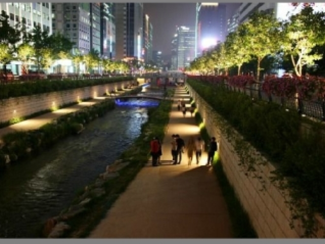 Uma caminhada na praça principal de Seul