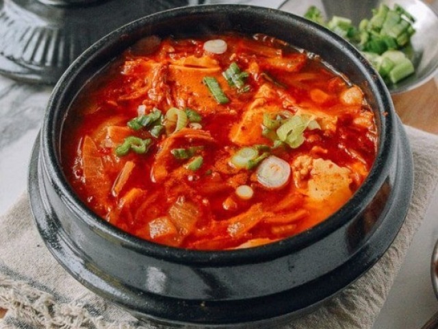 Ensopado(Kimchi jjigae)