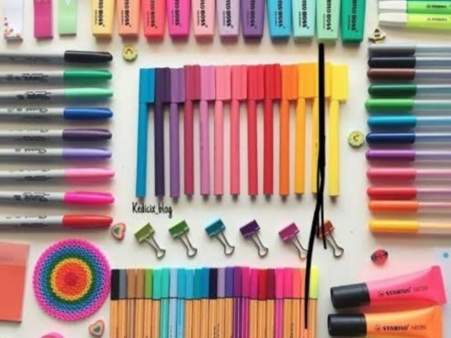 Material escolar neon