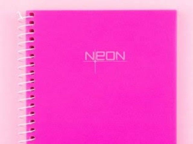 Caderno rosa neon basico