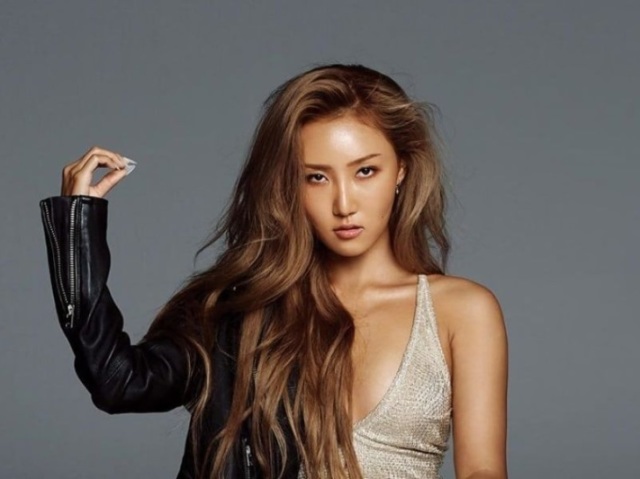 Hwasa (Mamamoo)