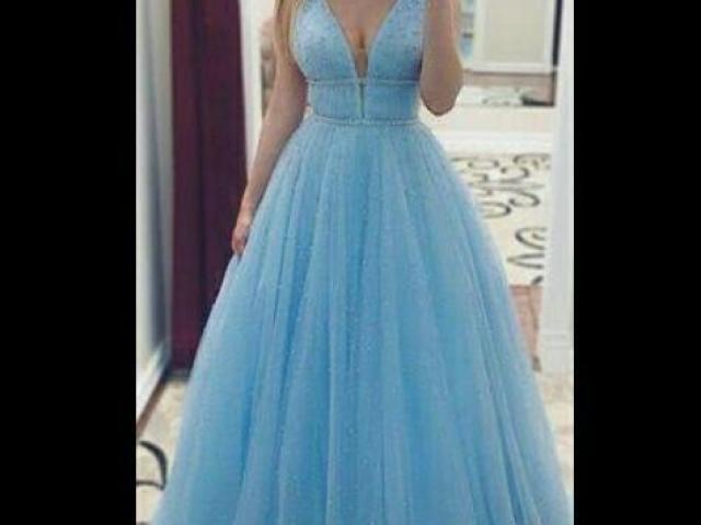 Vestido azul simples mas ainda é muito bonito