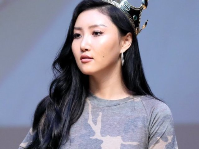 Hwasa cuidando de você com cólica