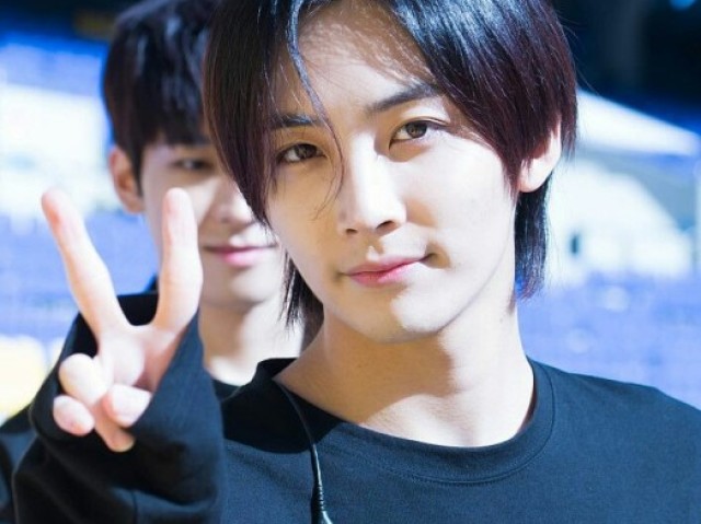 Jeonghan (SEVENTEEN)