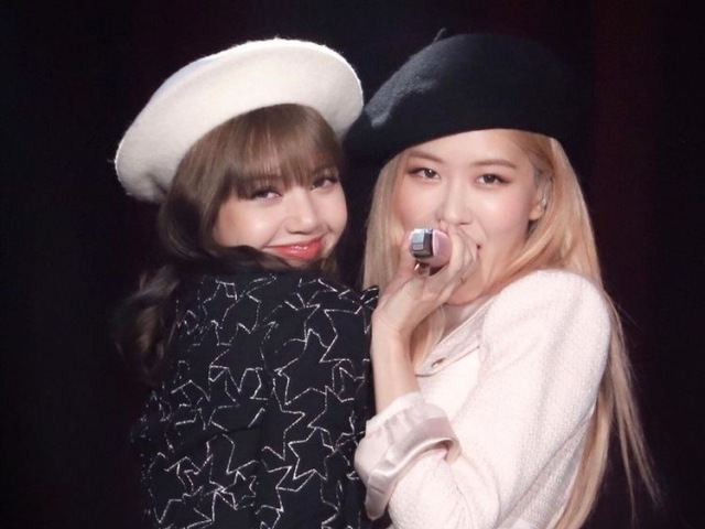 Com a lisa /chaelisa