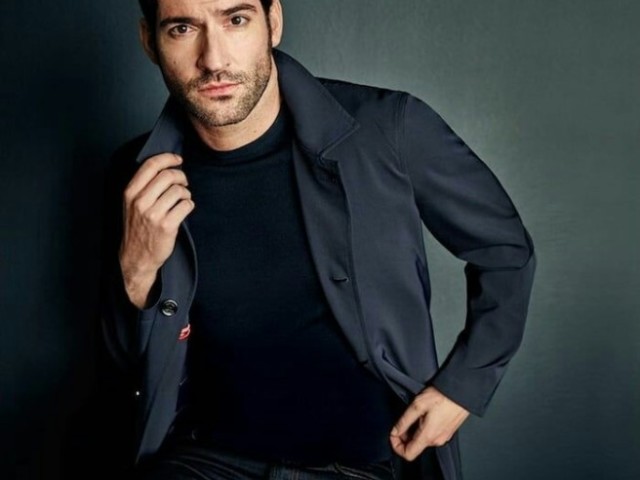 Seu pai(sim o seu pai é o Tom Ellis o "Lúcifer" da série kkkkk)