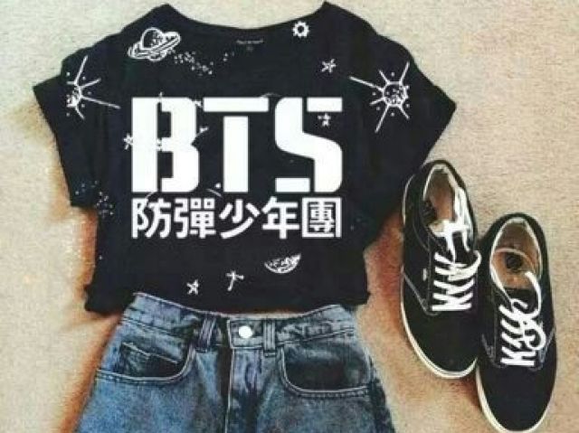 claro que NUNCA JAMAIS NA VIDA pode faltar bangtan na roupa!!!