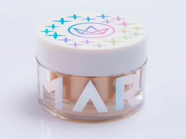 Iluminador solto: Mari Maria Makeup