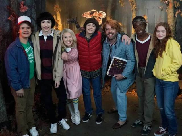 Millie Bobby Brow, Finn Wolfard , Noah Schnapp , Gaten Matarazzo , Calab McLaughlin .