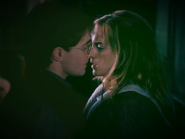 Porquê viu Harry e Hermione se beijando e ficou irritado.