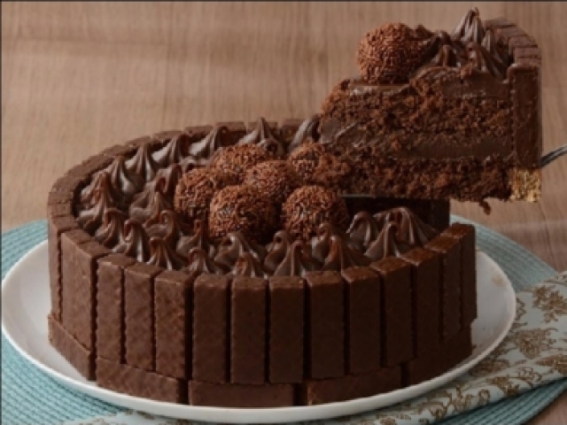 Bolo de bis e brigadeiro