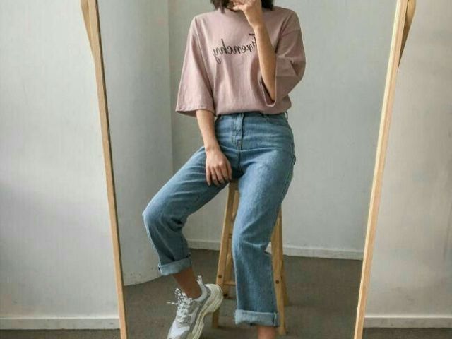 Um estilo casual,só que um pouco ousado :3
