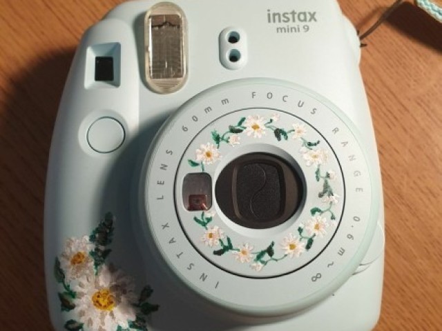 Polaroid instax