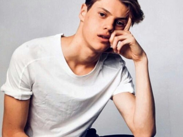 Esse (Jace Norman)