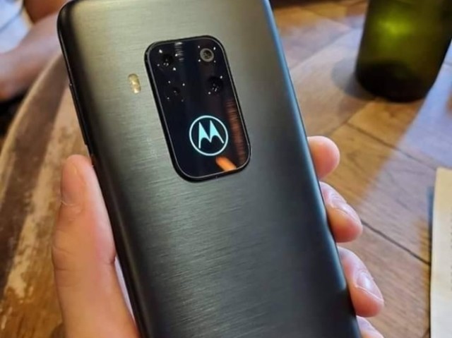 Motorola one zoom