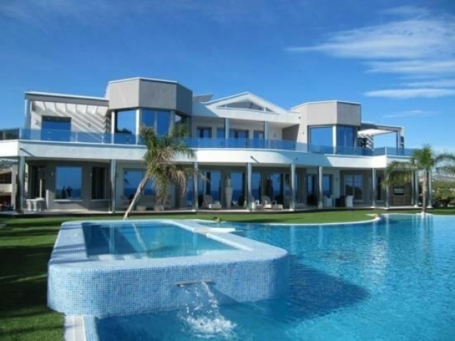 Luxuosa