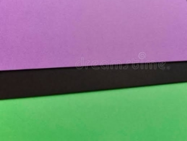 Verde ,preto e roxo.