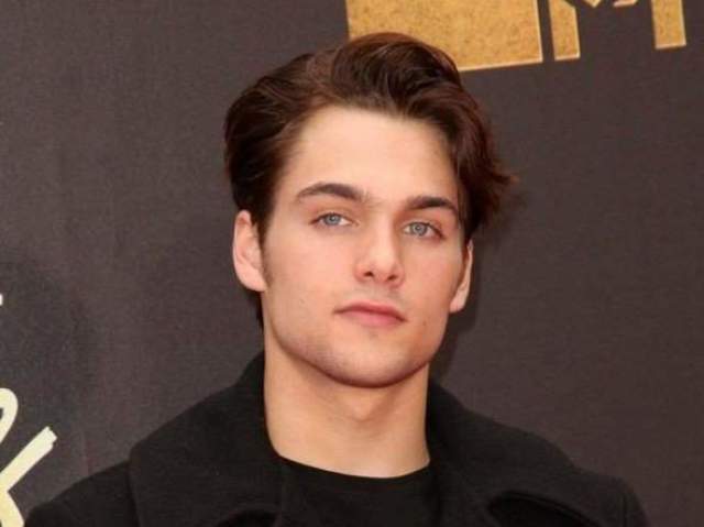 Liam dunbar// dylan sprayberry