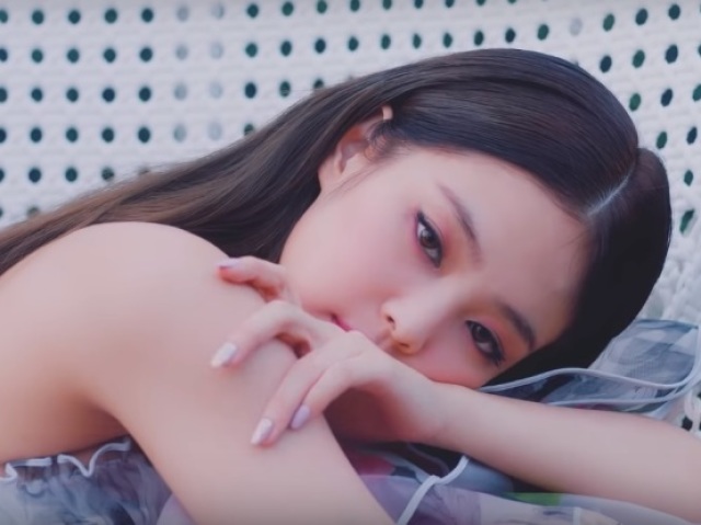 JENNIE - SOLO