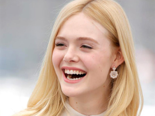 Elle Fanning (22)