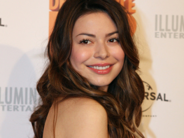 Miranda Cosgrove (27)