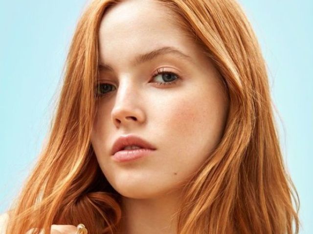 Ellie Bamber (23)