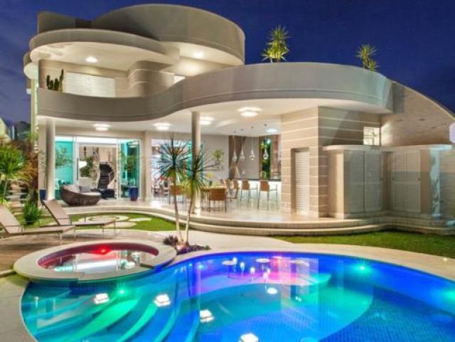 Luxuosa