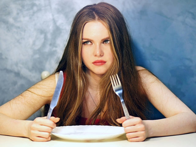 Não quero sair com ele e não quero comer nada🤷♀️