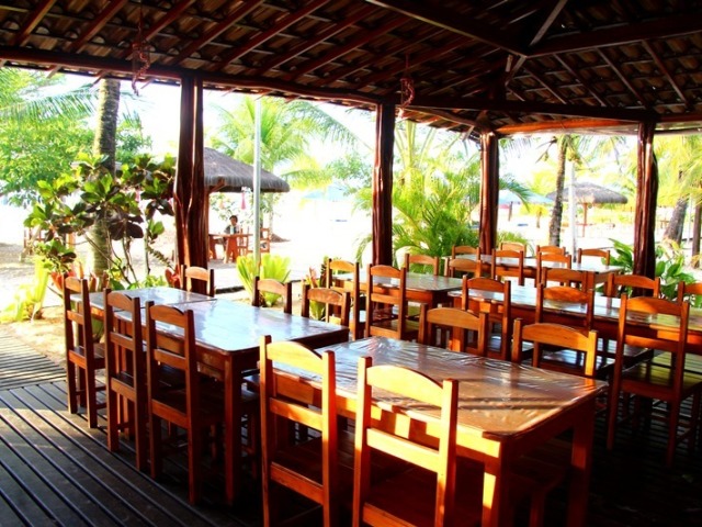 Praia com restaurante