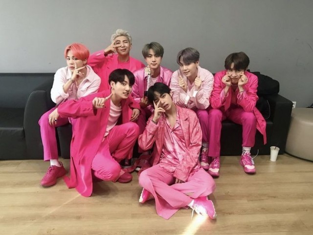 BTS-BOY WITH LUV