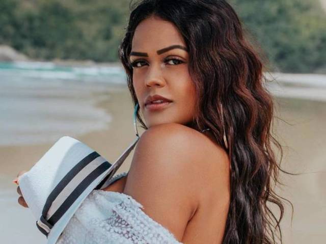 Você conhece a Youtuber Camila Loures?