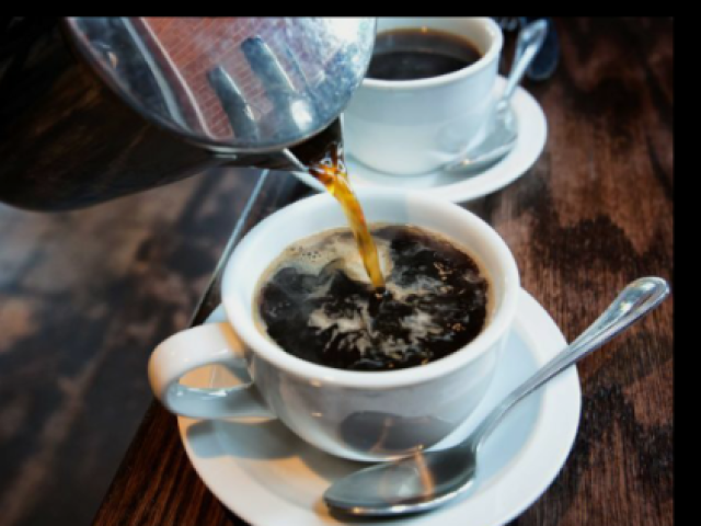 Só o café preto pra despertar mesmo não tô com muita fome🙄