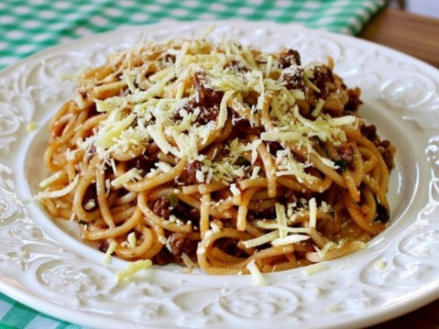 Macarrão com carne moída DELÍCIA