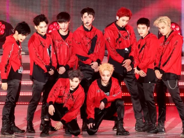 De qual grupo é esse Lightstick? ( Editado )
