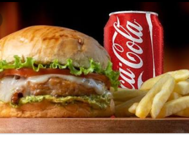 Um lanche completo......🍔🍟🍹