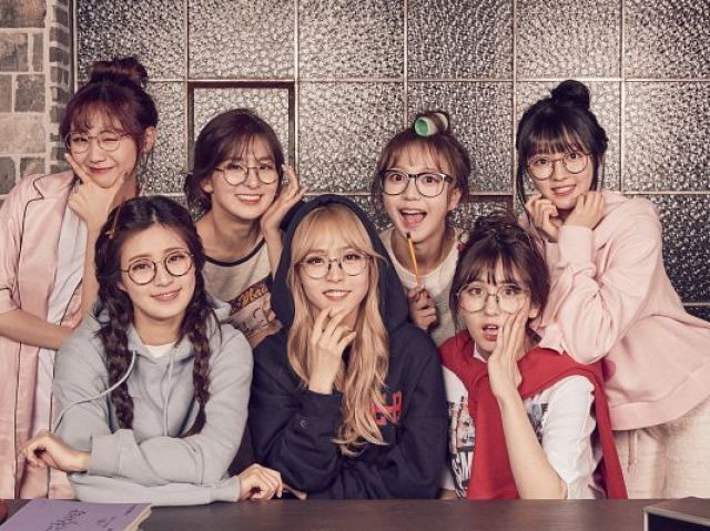 Monte a sua festa do pijama e descubra qual k-idol feminina iria!